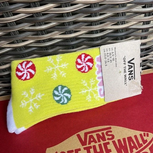 VANS “Off The Wall” Women’s socks
NWT - Picture 1 of 16